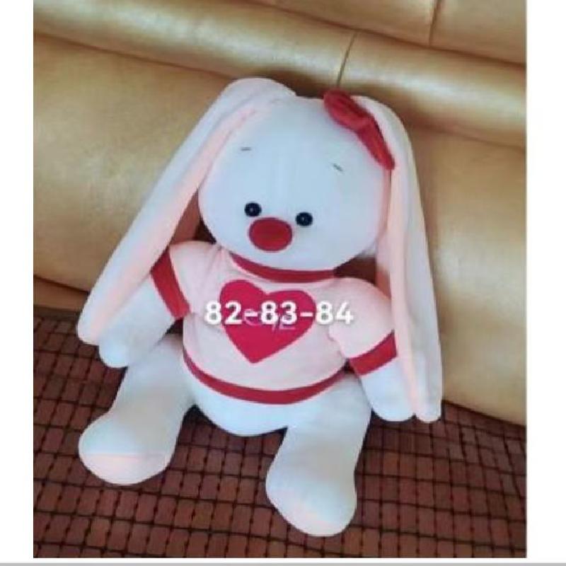 The plush toy doll of Pin You has a high level of appearance and is a heart-shaped rabbit that children all love