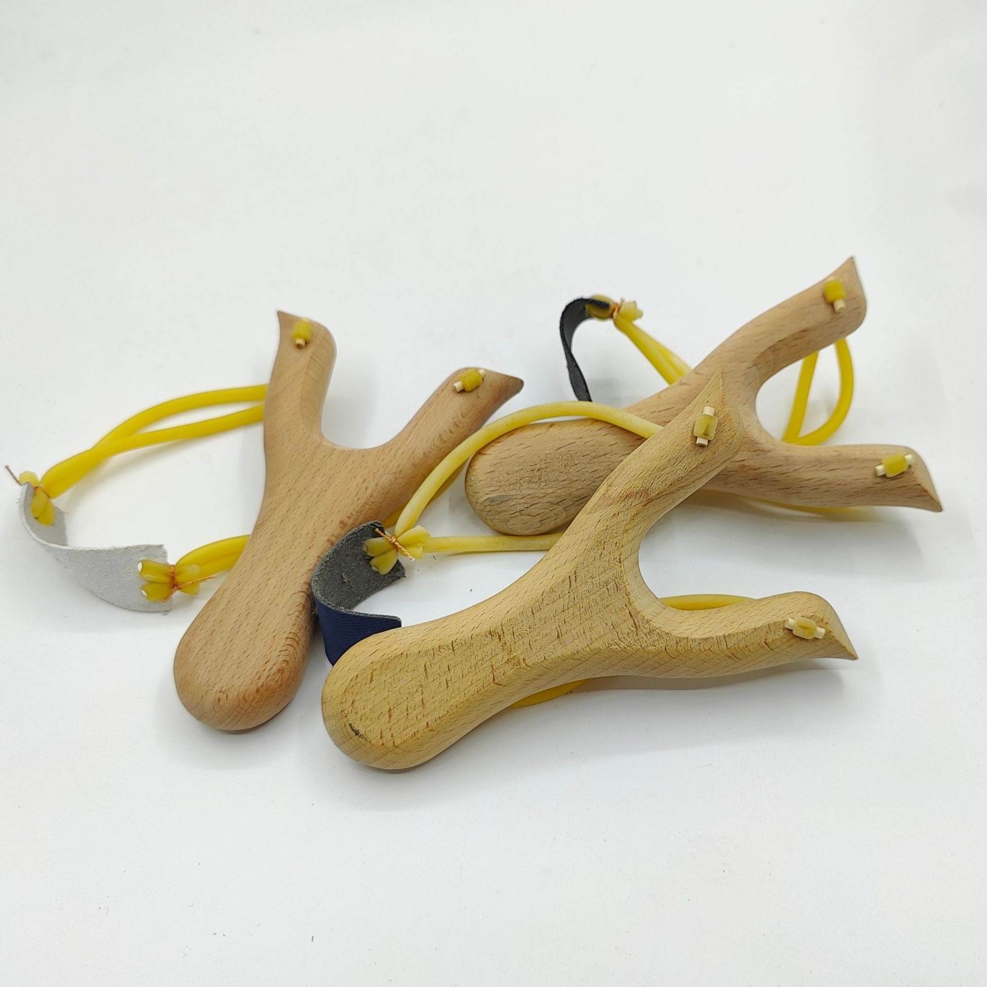 Traditional beech wood slingshot, solid wood, pure handcrafted, beech wood slingshot, children's toy, slingshot made of wood with reverse curvature full figure