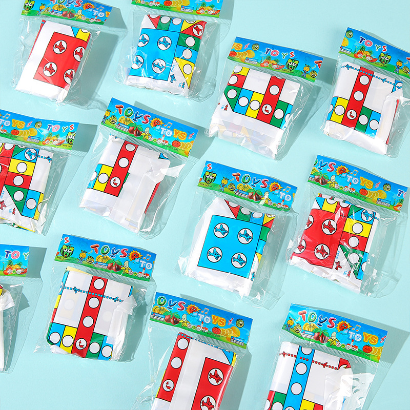 Mini flying chess, children's early education and intelligence chess, interactive battle game for kindergarten primary school students, board toys Application Scenario