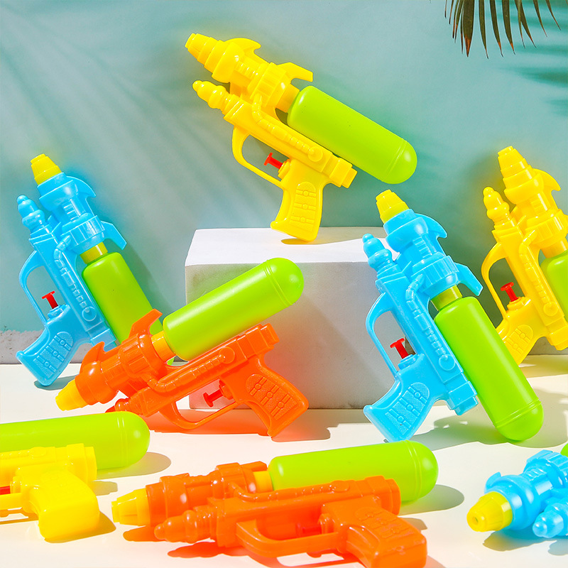 Summer toys, children's small water guns, beach water play toys, long-range shooting toys, boys and girls, street stall supplies Application Scenario
