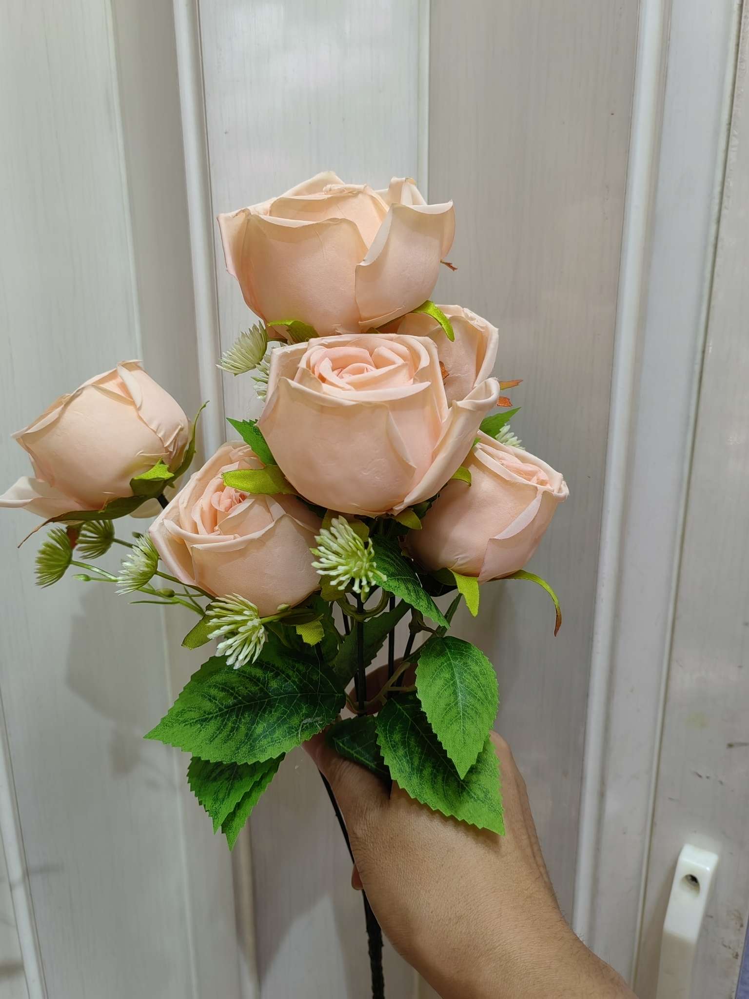 الورود ذات الحواف تشبه الورود Item Picture
