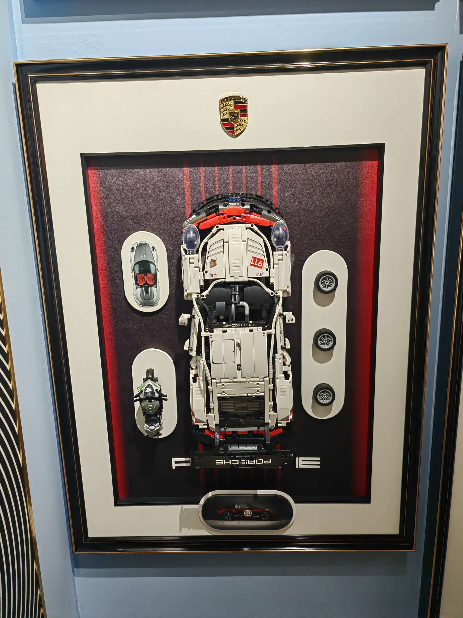 高端实物装置画保时捷911