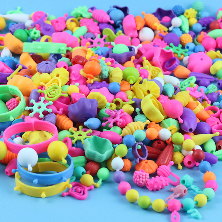550 pieces of high-quality boxed toys, pop beaded, hand-strung plastic girl necklaces and bracelets from the source factory details Picture