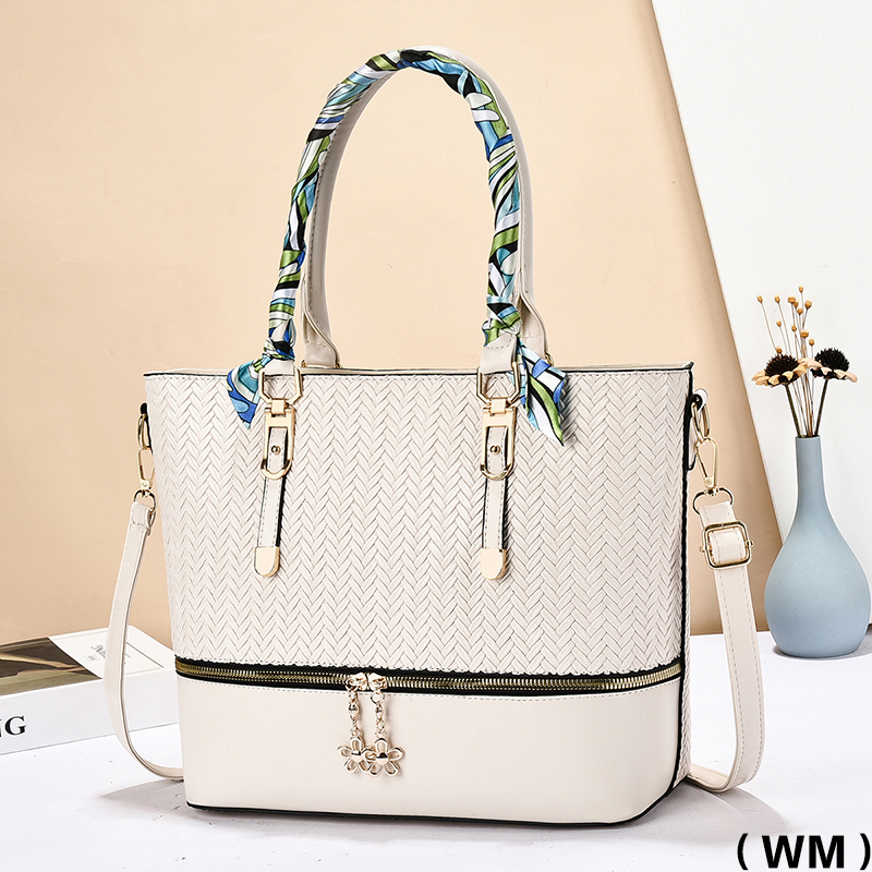 Meifang Bag and Yiding Bag Industry's new women's bag with woven pattern, large-capacity hand-held shoulder crossbody bag details Picture