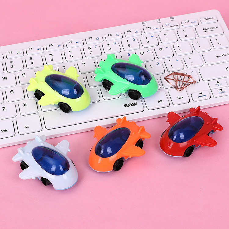 Sliding cartoon mini airplane toys, food giveaways, lottery small toys, wholesale micro-business ground promotion small gifts Application Scenario