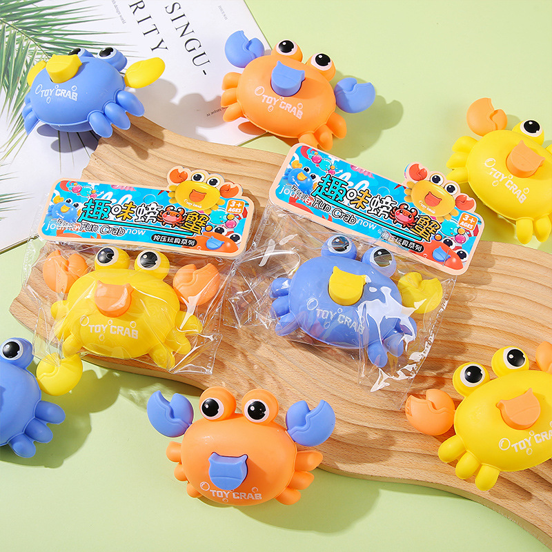 The Douyin night market stalls are selling popular children's educational toys, such as cute ocean crab press-type rebound toy cars full figure
