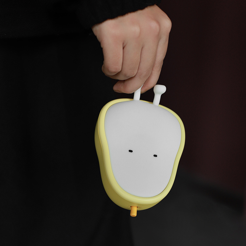 Cross-border carefully selected new product, the cute pear night light, silicone soft, warm bedroom light, USB charging and dimming night light Specification drawing