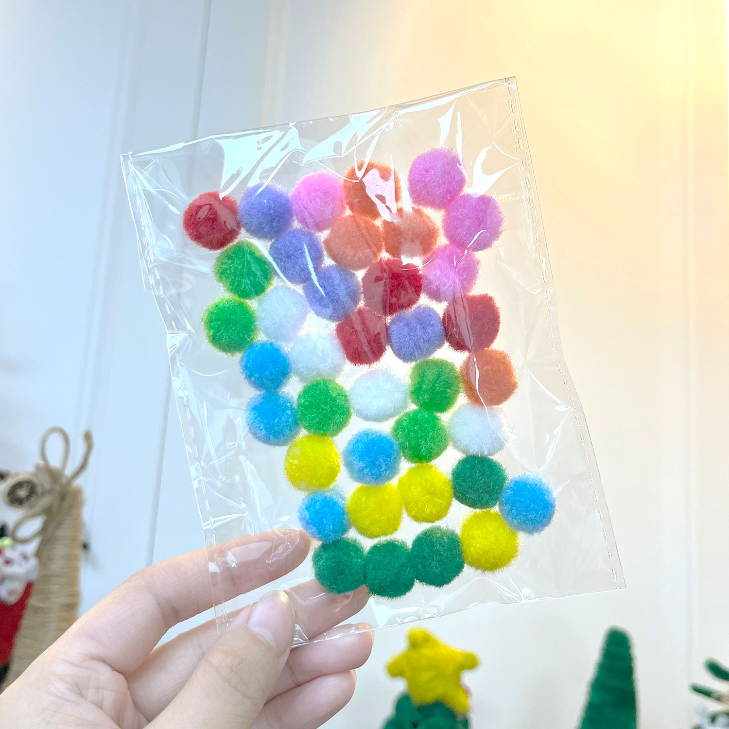 diy accessories of mixed color polyester filament high-elasticity POMPOM balls, 15mm mixed color Christmas small pompom balls Specification drawing