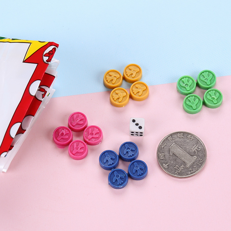 Tabletop games, parent-child interactive games, mini flying chess, children's educational toys, chess, ground push, small gifts Application Scenario