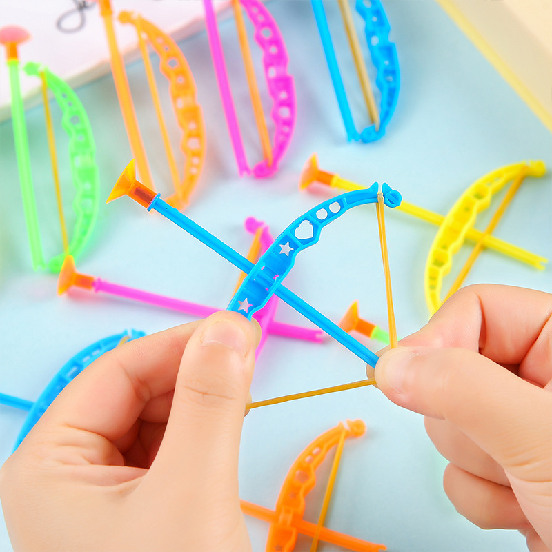 Mini bow and arrow ground promotion small gifts, plastic bow and arrow simulation shooting bow and arrow, hot-selling educational small gifts, toys for children full figure