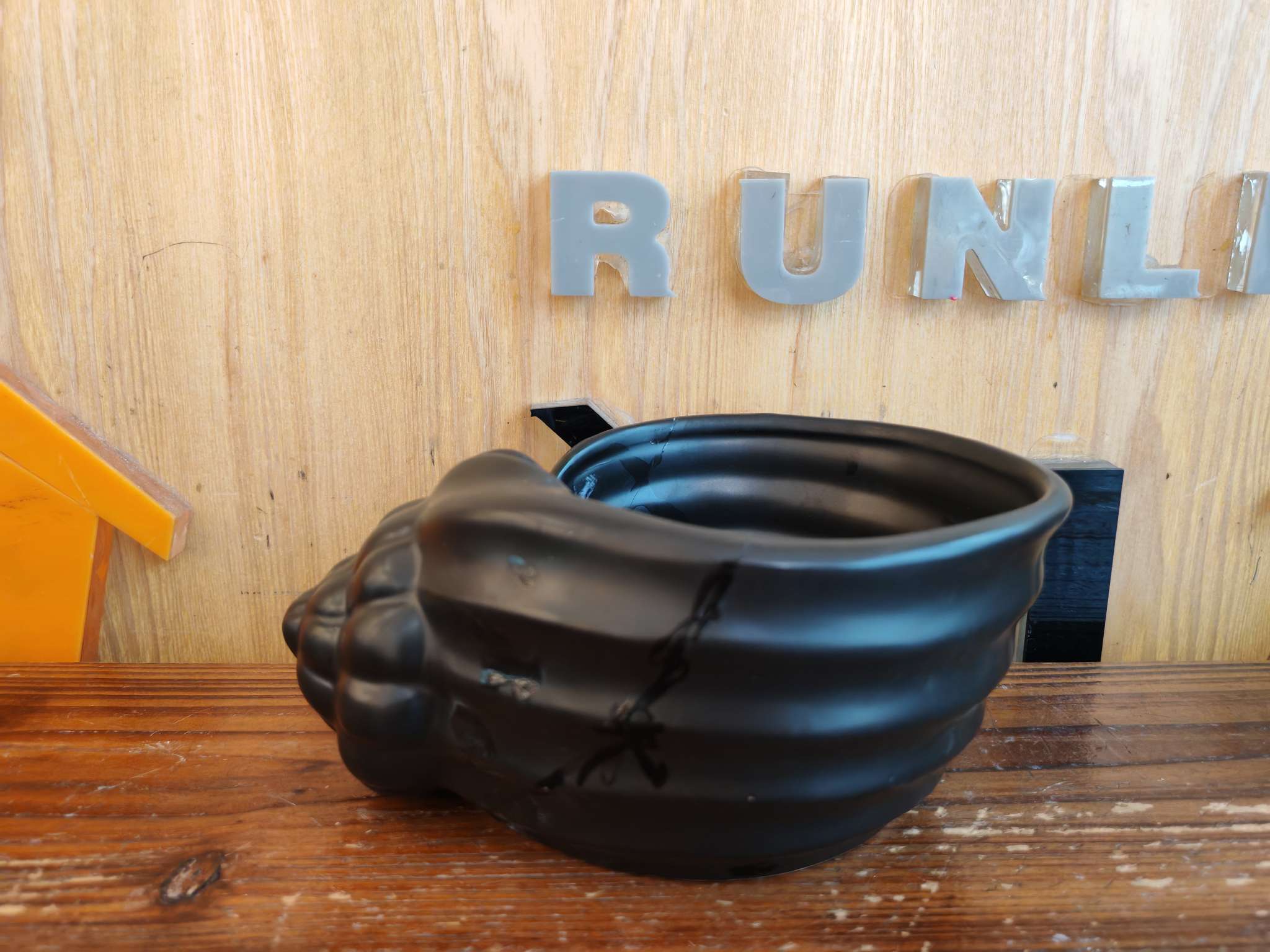 Ceramic handicrafts, gifts, ornaments, artistic decorations, living room, study, table decorations and ornaments details Picture