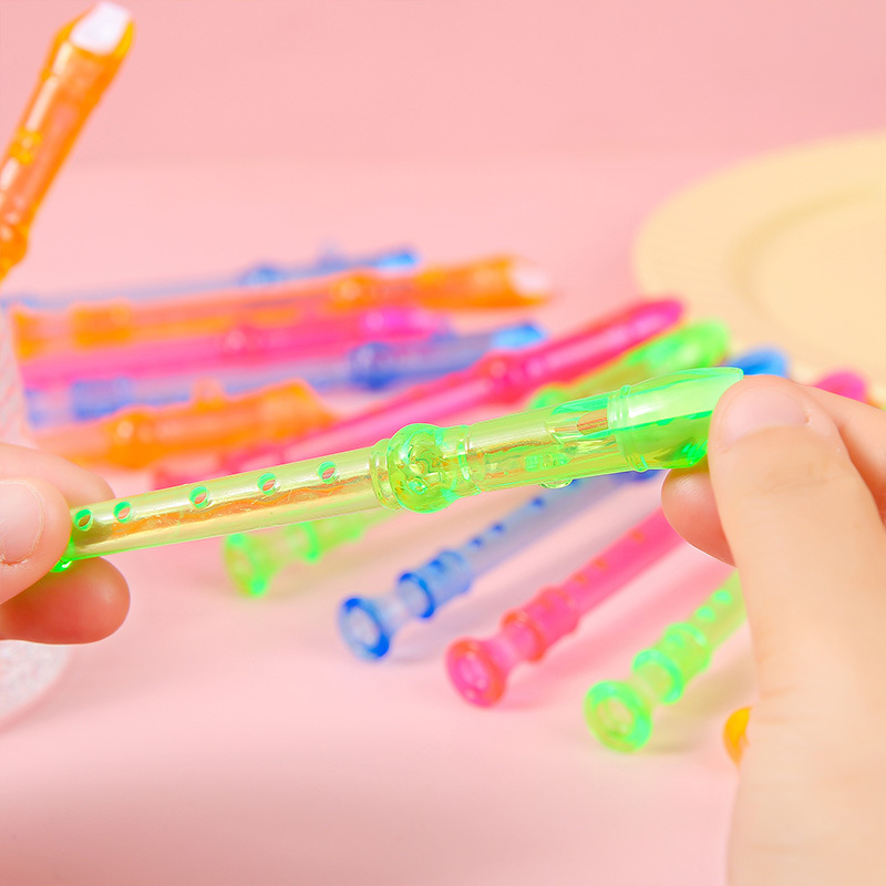 Creative candy-colored transparent small flutes, children's mini vertical flutes, wholesale of small gifts from street stalls Application Scenario
