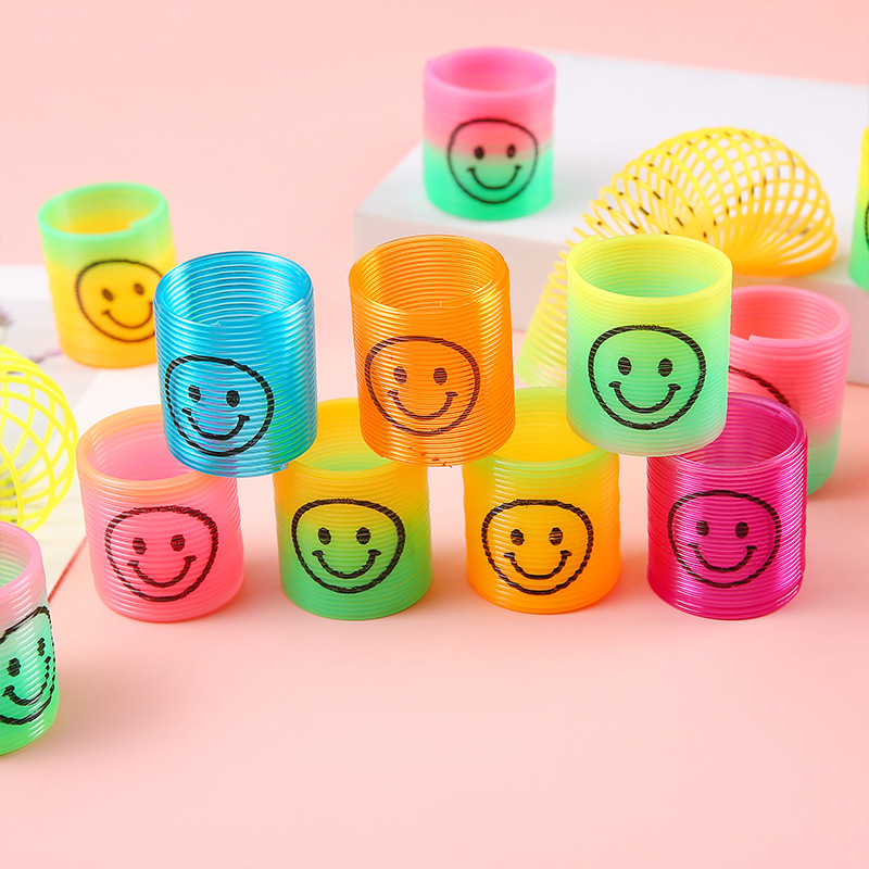 Children's colorful spring rings, mini smiling faces, rainbow rings, seven-color rings, elastic rings, street stall prizes, kindergarten gifts to play with Application Scenario