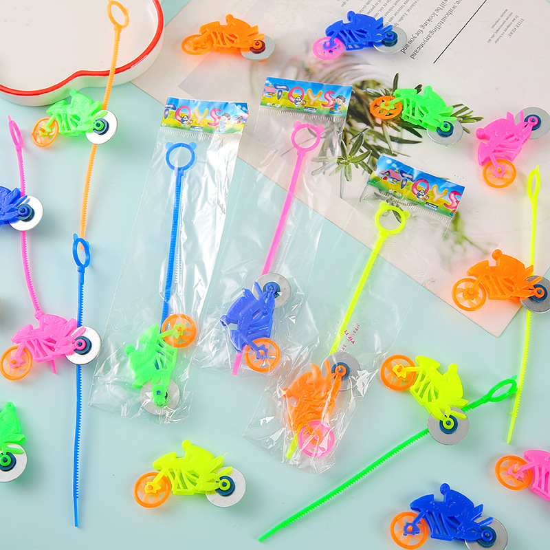 A nostalgic classic hand-pulled bicycle with a high-speed serrated wheel, a mini car, and a toy for children in their early years Specification drawing