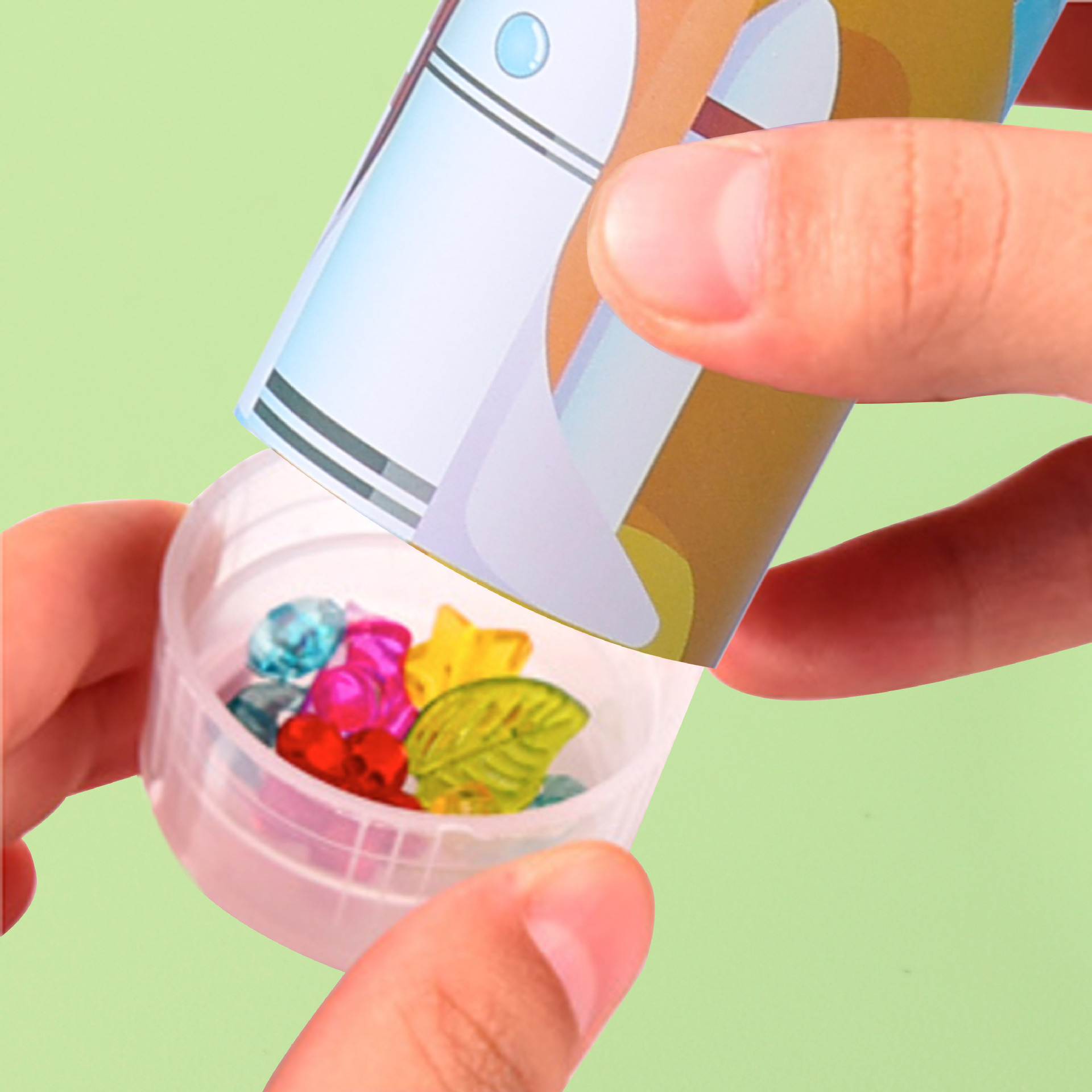 Kindergarten DIY kaleidoscope material package, primary school students' science and technology small project, educational multi-prism toy gift Application Scenario
