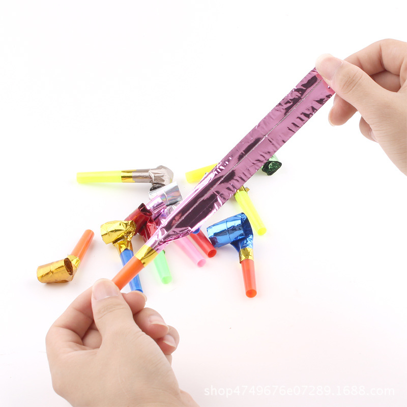Long nose children's whistle cheering props for a party/birthday party, blowing dragon whistle Application Scenario