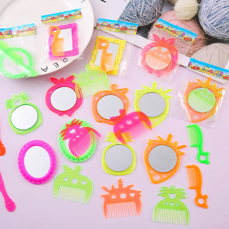 Cute and portable small round mirror, tinplate portable mirror, cartoon single-sided mirror, small gifts for students, small prizes for kindergartens Application Scenario