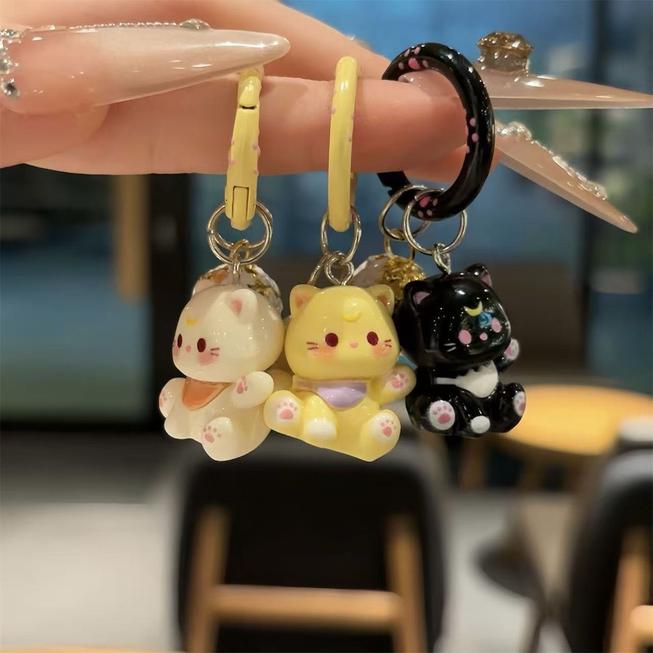 New cat cartoon keychain, student schoolbag, cute pendant, girl's bag, accessory and jewelry, best friend gift Application Scenario