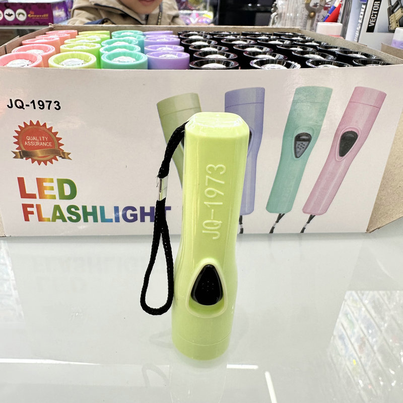 盒装儿童手电筒幼儿园礼品便携迷你手电筒工厂直销地推扫码礼品精美礼物带电池详情图2