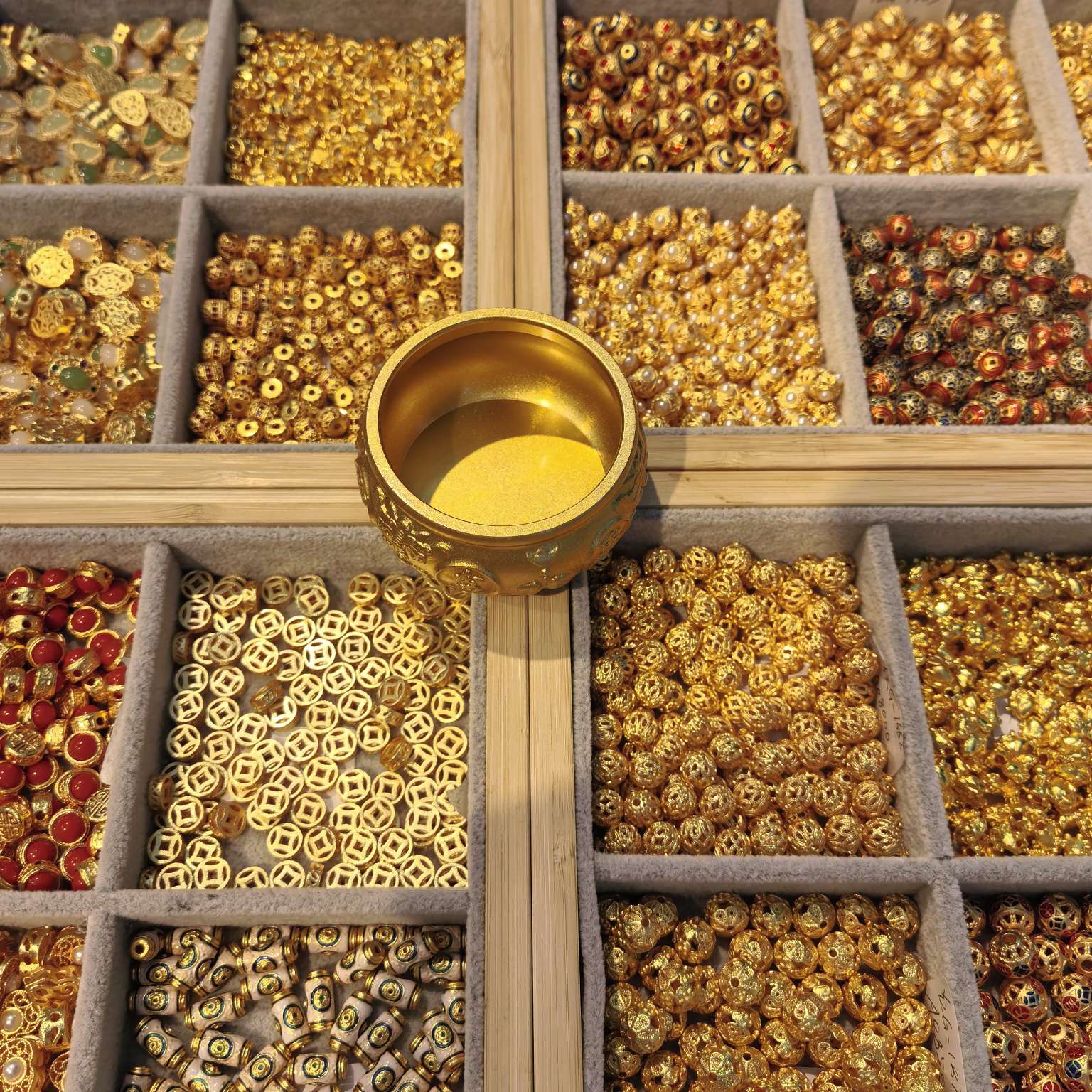 Jewelry accessories, oil-dripping zircon, Czech glass DIY jewelry material accessories, jewelry accessory sets, decorative items, perforated accessories Application Scenario