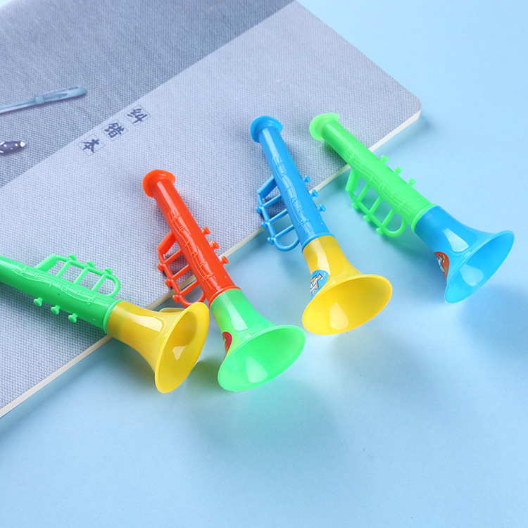 Wholesale of children's small toys, double-section mini trumpets, baby cartoon plastic, kindergarten wind instrument prizes full figure