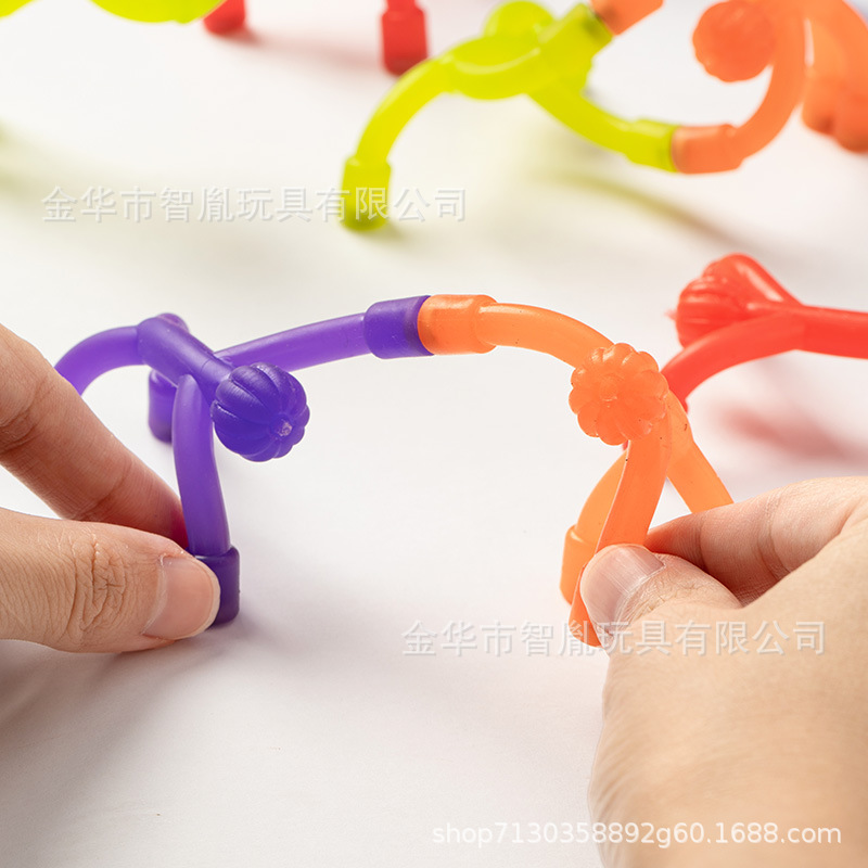 Amazon's best-selling creative wall-climbing magnetic figurine, soft rubber, versatile magnetic doll, versatile kid, toy hook Application Scenario