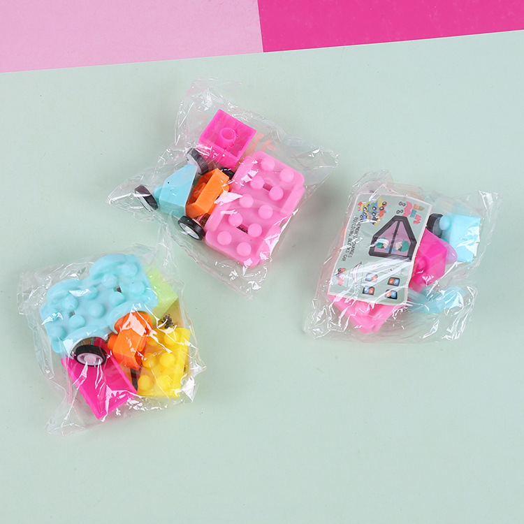 Hot-selling cartoon mini enlightenment and intelligence building block toy cars, gacha, early education kindergarten gifts, children's toys Application Scenario