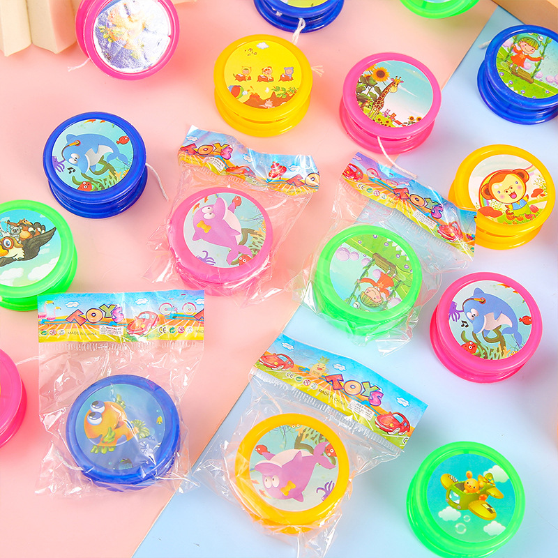 Kindergarten cartoon mini yo-yos, educational toys for children aged 3-6, yo-yos, kindergarten prizes, street stalls Application Scenario