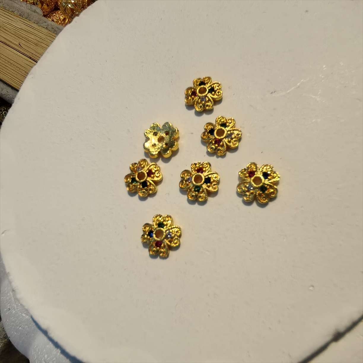 A wide variety of fashionable accessories and accessories are available for personalized decoration and accessory selection. Choose from a selection of high-quality items details Picture