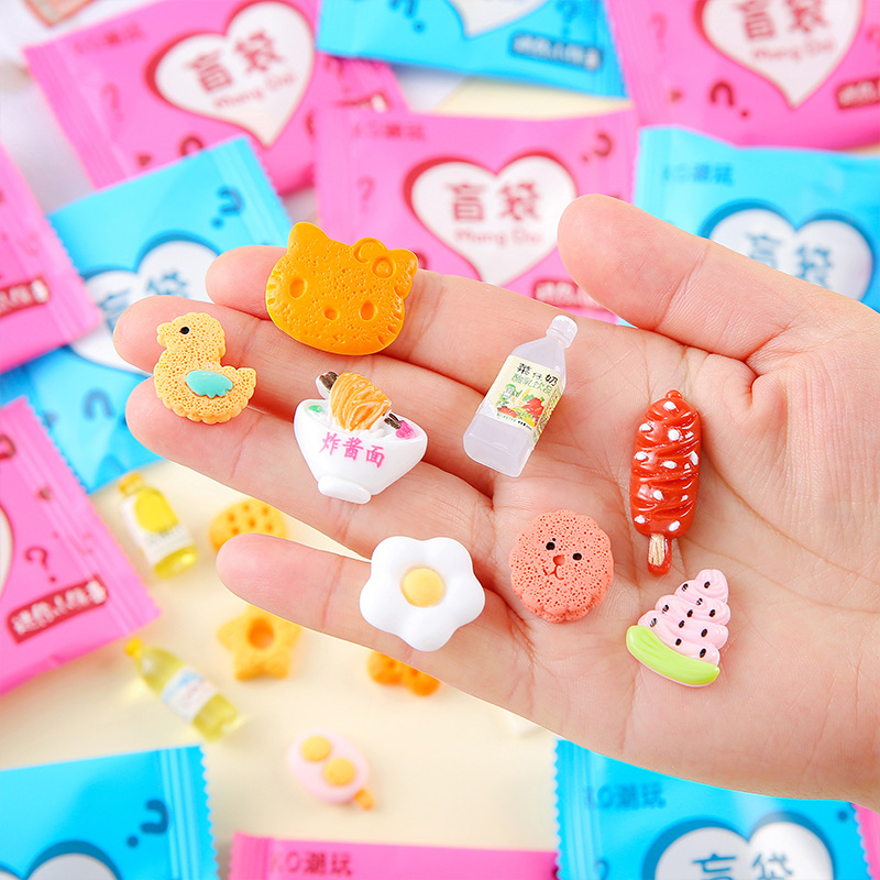 Creative blind box bags, cartoon miniature food, resin mini model toys, simulated fruit, animal, cake decorative ornaments Application Scenario