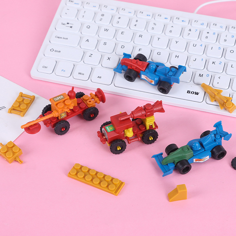 The cartoon racing car mini assembly creative building blocks are selling well at the street stall as educational toys for children aged 4 to 6 in kindergartens full figure