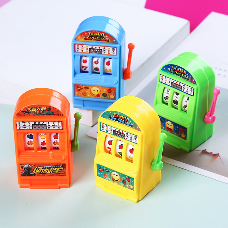 Children's educational toys, lottery machines, mini winning game machines, educational board games, parent-child interaction, primary school students' prizes full figure