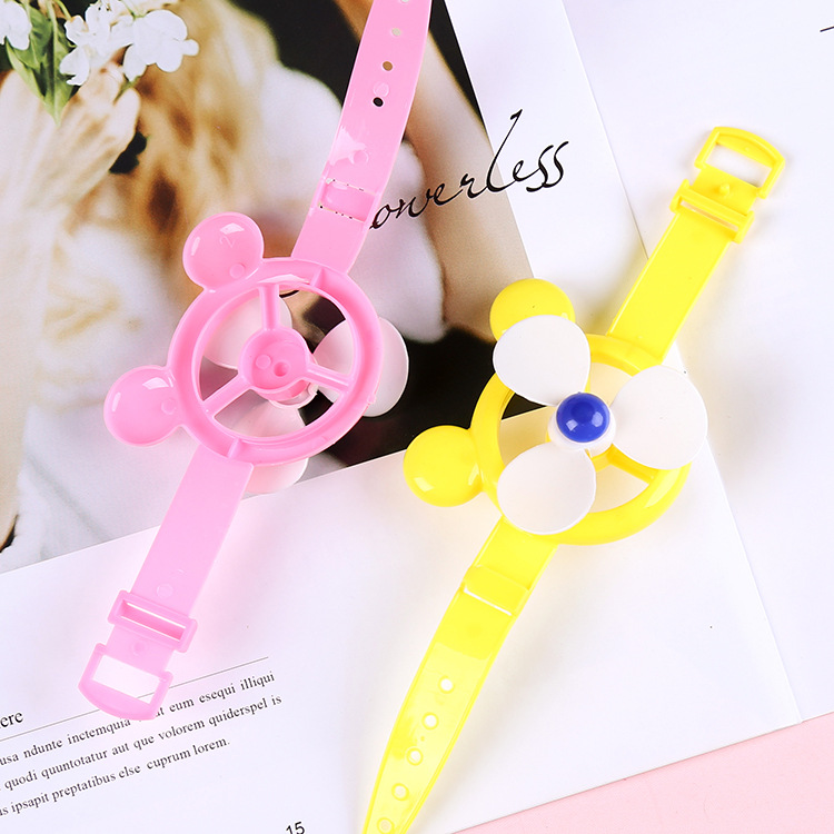Children's creative watches, windmill wristbands, kindergarten toys, gifts, student toys and small gifts are selling well at the street stall Specification drawing