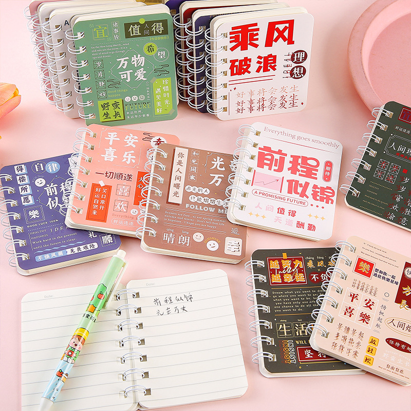 This cute cartoon inspirational text side-scrolling book is a portable pocket A7 notebook for students' exams and has won the primary school student award Application Scenario
