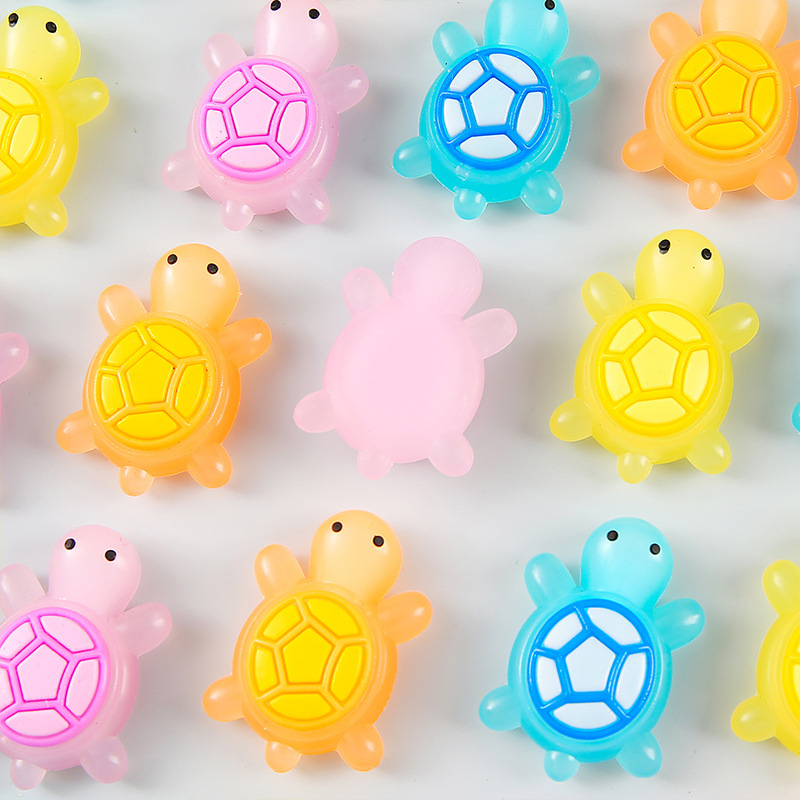 Mini turtle diy children's fun car ornaments, wholesale of small toys for night market stalls, popular online products Application Scenario