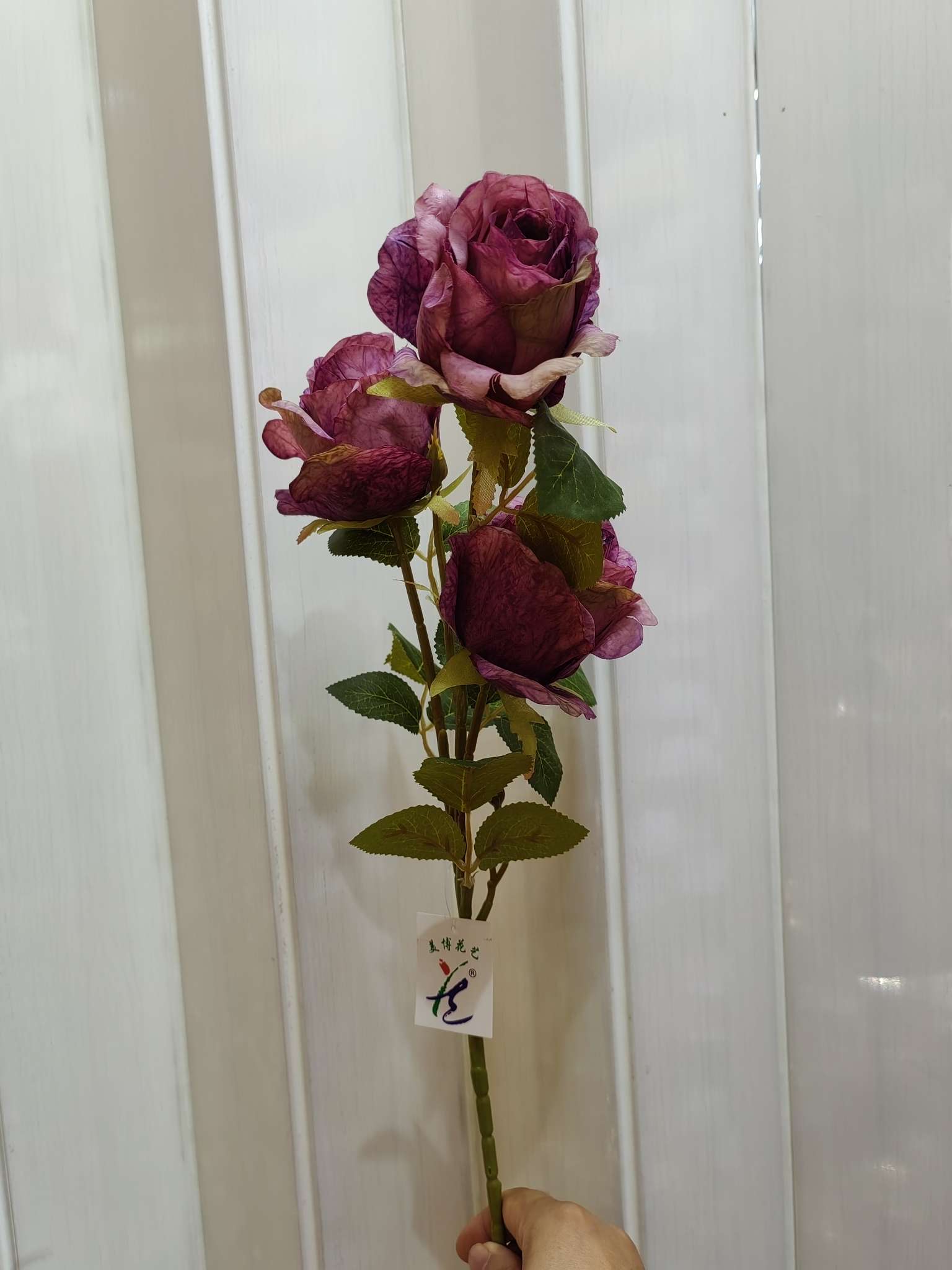 ثلاثة براعم وردية واحدة detail image 9