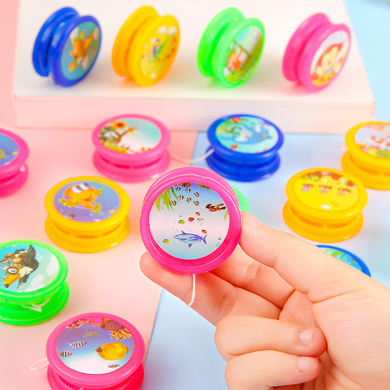 Kindergarten cartoon mini yo-yos, educational toys for children aged 3-6, yo-yos, kindergarten prizes, street stalls full figure