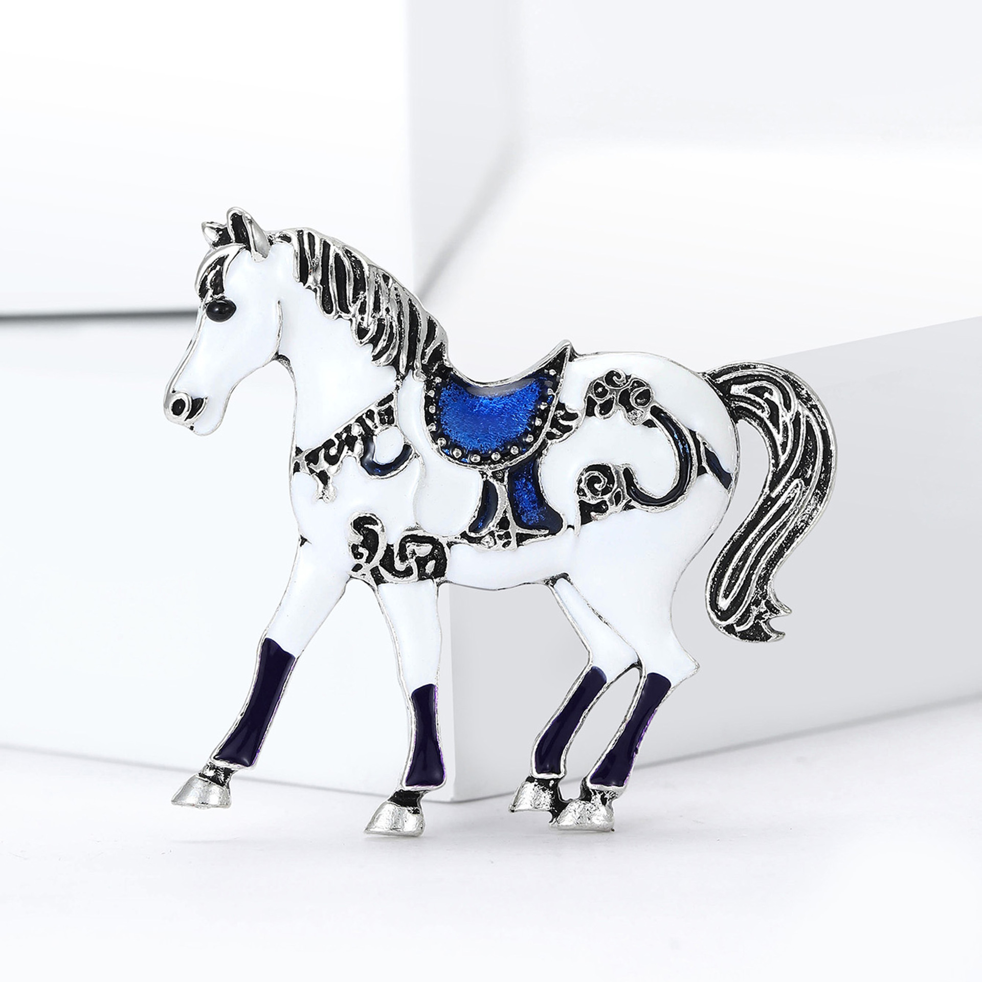 Cross-border retro court-style enamel light luxury horse brooches, men's and women's suits, overcoats, corsage accessories, brooches, versatile wholesale details Picture