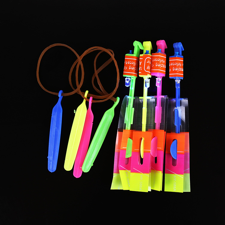 Wholesale of led light-up small flying arrows, flashing bamboo dragonflies, catapult flying rockets and children's light-up toys that are selling well at street stalls full figure