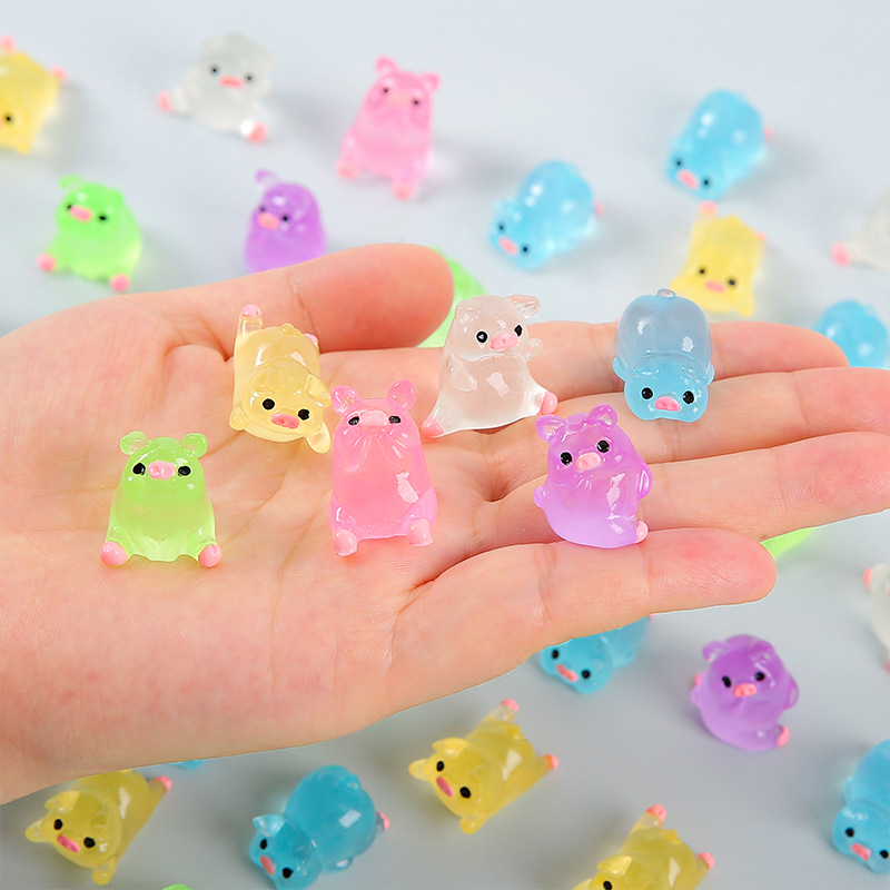 Wholesale of DIY three-dimensional resin accessories, cream glue phone cases, ornaments and toys for the popular pink piglet with luminous color details Picture