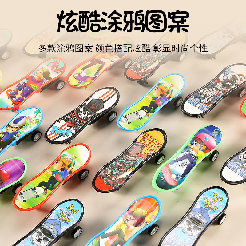 Finger rebound scooters, toys, children's sliding cars, boys and girls, popular gift supplies at street stalls and night markets full figure