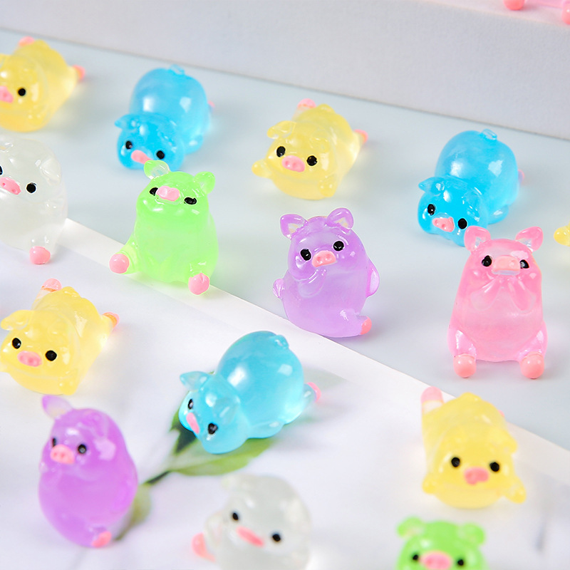 Wholesale of DIY three-dimensional resin accessories, cream glue phone cases, ornaments and toys for the popular pink piglet with luminous color Specification drawing