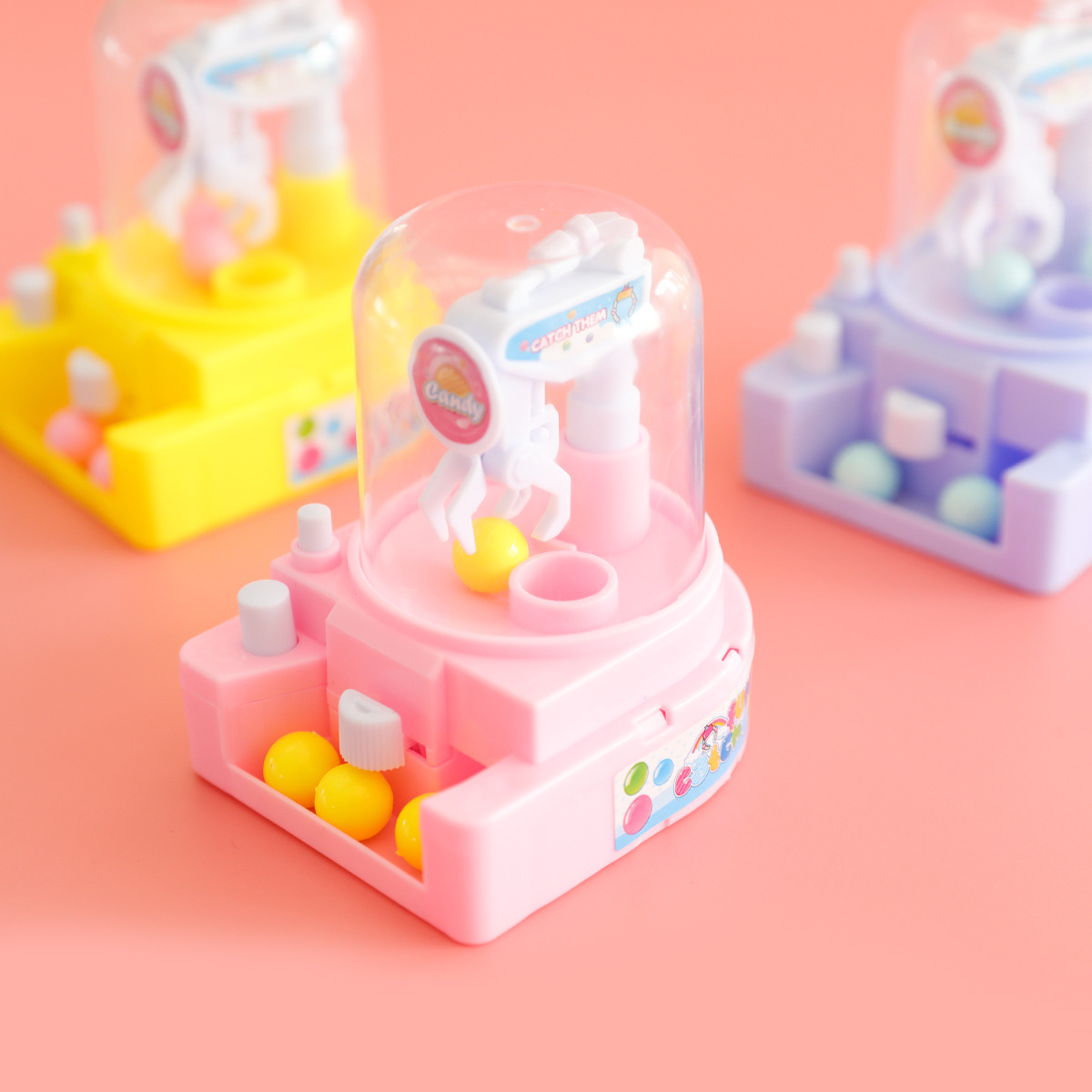 Boys and girls desktop scratch-off game toys, gacha ball graber, candy graber, children's mini claw machine details Picture