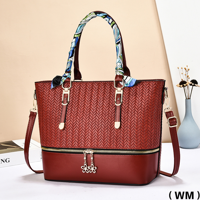 Meifang Bag and Yiding Bag Industry's new women's bag with woven pattern, large-capacity hand-held shoulder crossbody bag Item Picture