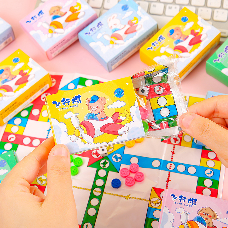 Parent-child game chess, mini flying chess, children's educational toys, chess, ground push, small gifts, kindergarten award Application Scenario