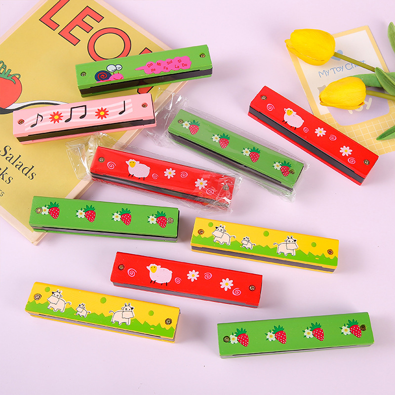 Creative music teaching AIDS for children's wooden harmonica, 16-hole harmonica for primary school students in kindergartens to learn to play wind instruments Application Scenario