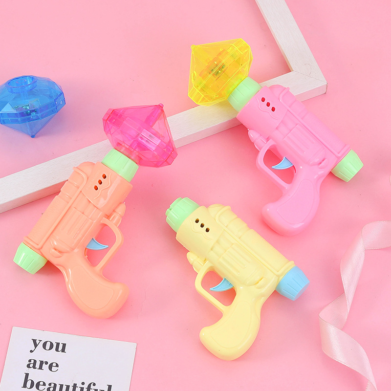 Wholesale of street stall supplies, flying bamboo dragonflies, flying saucers, frisbees, flashing gyroscopes, outdoor flying vehicles, and children's toys Specification drawing