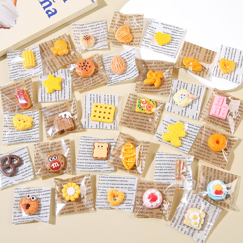Mini cakes, desserts, bread, food toys, independent packaging, miniature simulation, children's role-playing toys, food small models Application Scenario