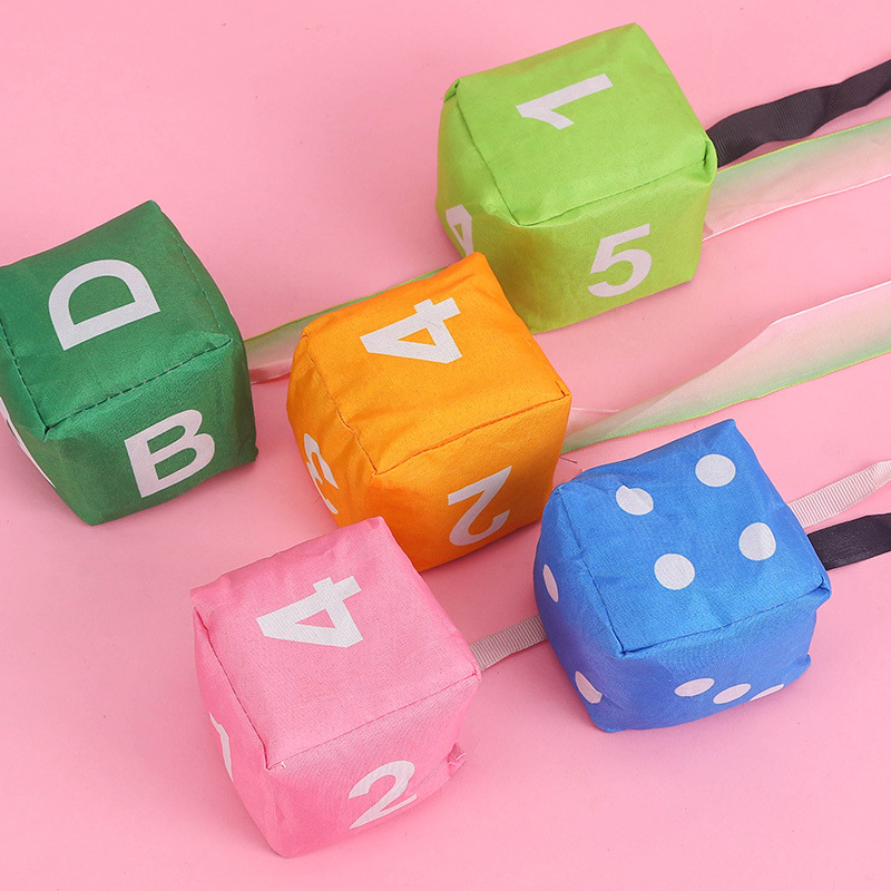 Sandbags for children, throwing sandbags, kindergarten primary school students, hand-held mini sandbags, handmade toys, cloth, rope sandbags Application Scenario