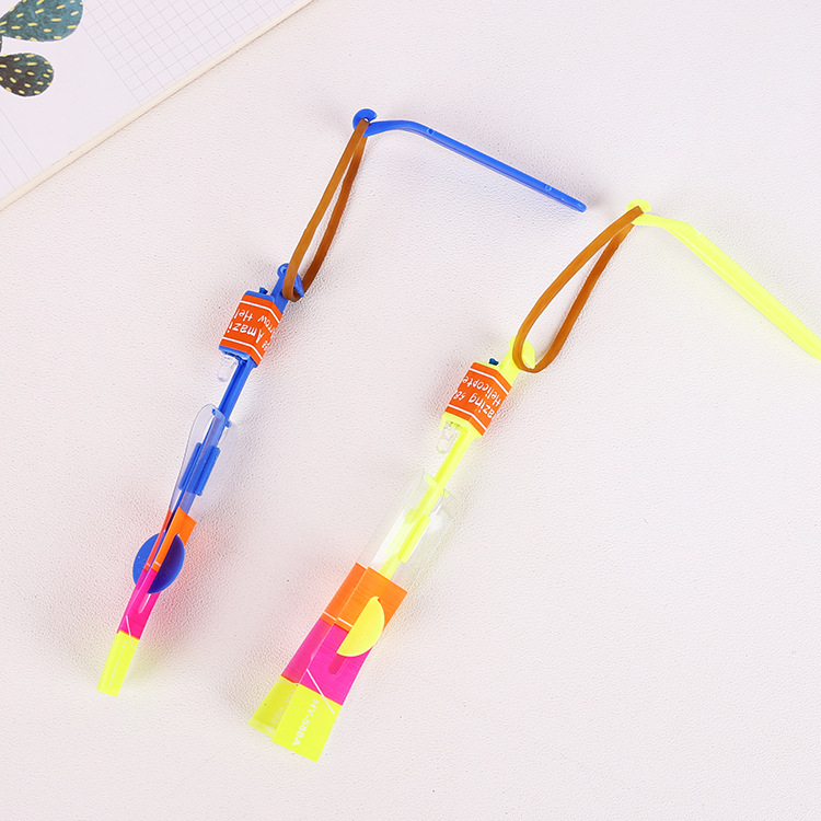 Wholesale of led light-up small flying arrows, flashing bamboo dragonflies, catapult flying rockets and children's light-up toys that are selling well at street stalls Application Scenario